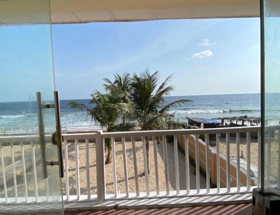 Oceanfront Wavecrest Hotel Lekki Exterior photo